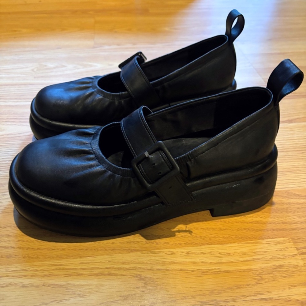 Charles & Keith Clunky Mary Janes Size 10